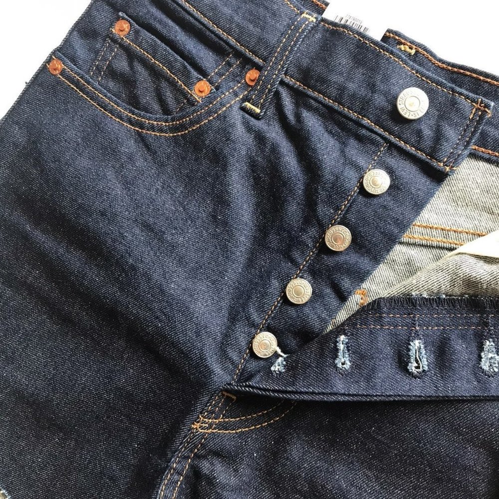 Levis highrise ribcage fringe cutoff shorts - Picture 3 of 5